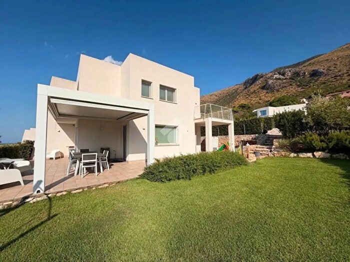 Casa con 5 locali in vendita in Contrada Fraginesi, Castellammare Del Golfo