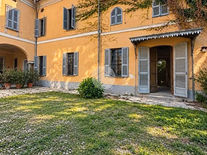 Casa con 9 locali in vendita in Via Roma, Pianengo
