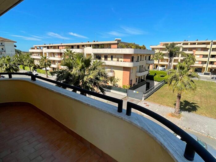 Casa con 6 locali in affitto in Via Roberto Murolo, Centro, Sabaudia