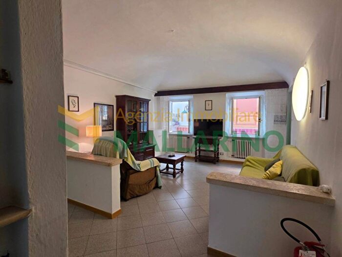 Appartamento quadrilocale in affitto in Via Giovanni Porro, Centro, Finale Ligure