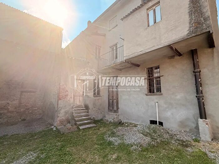 Casa con 5 locali in vendita in Via Umberto I, Alta Val Tidone