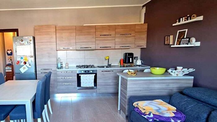 Appartamento trilocale in affitto in Via Edmondo De Amicis, Centro, Cureggio