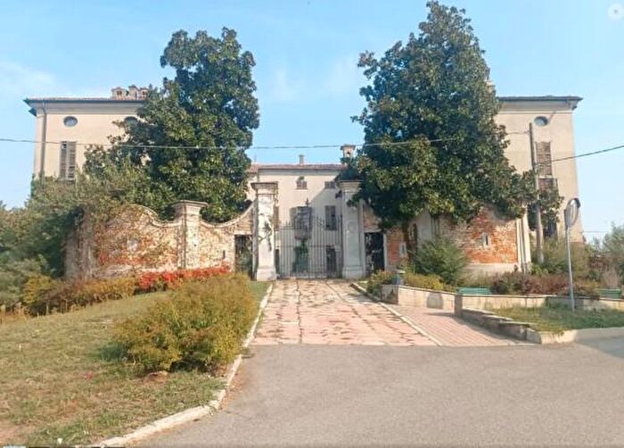 Appartamento quadrilocale in vendita in Piazza XXV Aprile, Zerbo