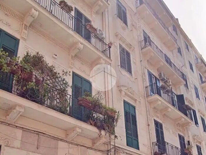Appartamento con 6 locali in affitto in Via Tunisi, Palermo