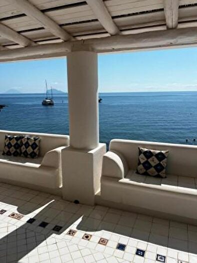 Casa con 5 locali in vendita in Santa Marina Salina