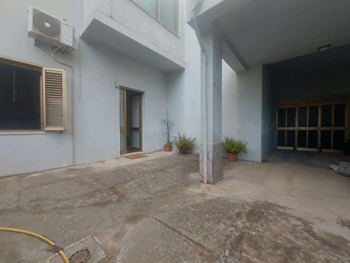 Casa con 7 locali in vendita in Dolianova
