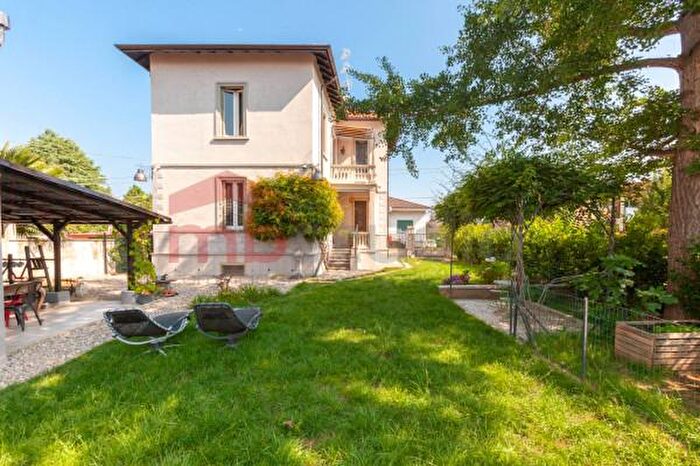 Casa con 6 locali in vendita in Via Luigi Cadorna, Tradate