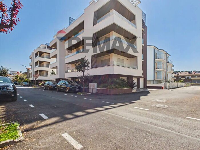 Appartamento trilocale in vendita in Viale Abruzzo, Pineto