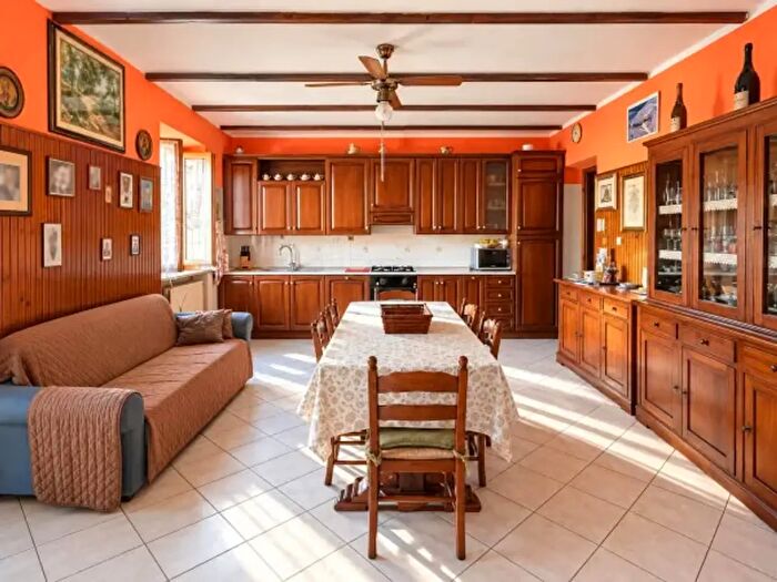Casa con 6 locali in vendita in Regione Serralunga, Cantarana