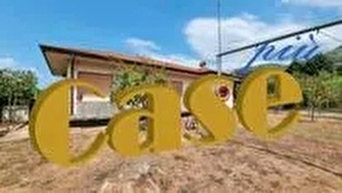 Casa con 7 locali in vendita in Camaiore