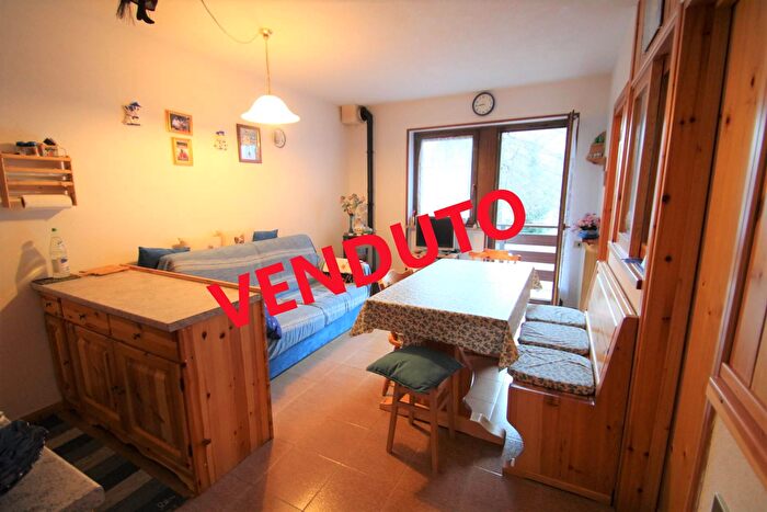 Appartamento bilocale in vendita in Via Giavere, Campodolcino