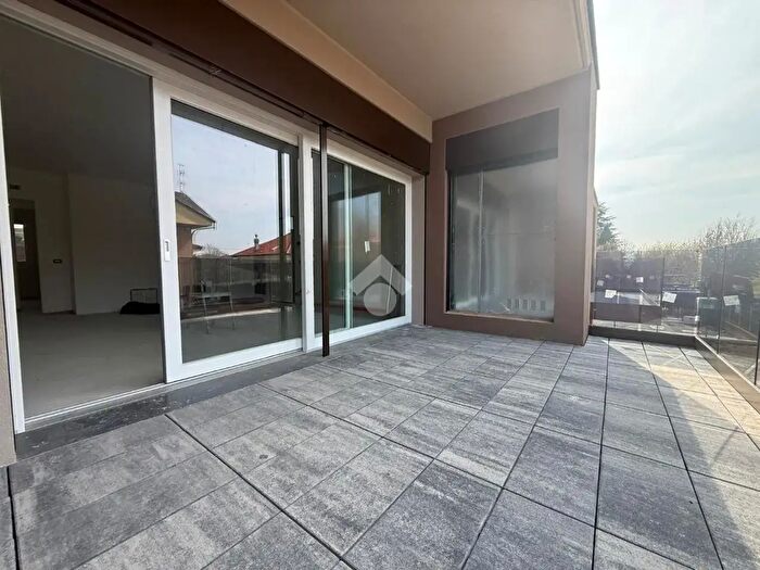 Appartamento quadrilocale in vendita in Via ai Caduti di Nassirya, Rovellasca