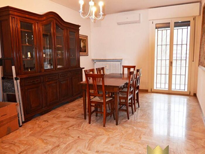 Appartamento quadrilocale in affitto in Via Luigi Pasteur, Villaggio Giardino, Modena