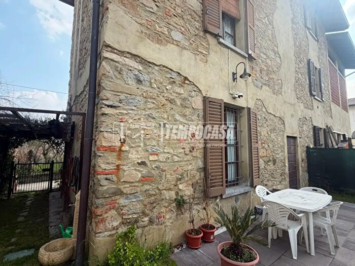 Casa con 6 locali in vendita in Via Borlengo, Olgiate Molgora