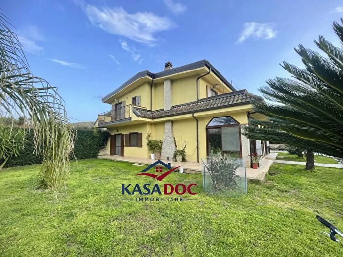 Casa con 5 locali in vendita in Contrada Fallacco Sn, Caraffa Di Catanzaro