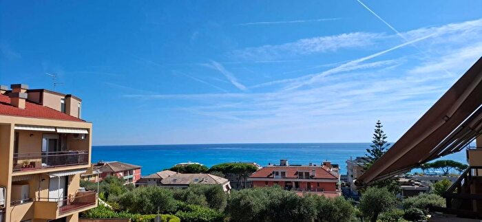 Appartamento trilocale in vendita in Via Tedisio Lavagna, Lavagna