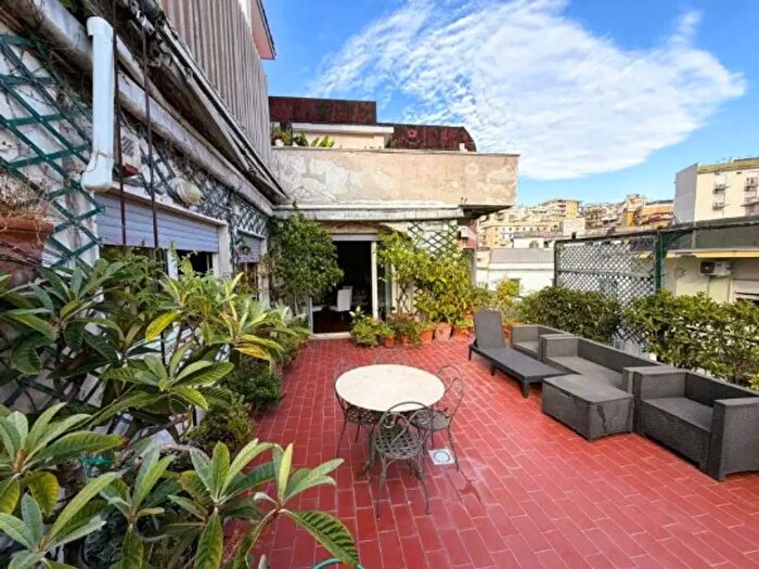 Appartamento con 6 locali in vendita in Via Filippo Cifariello, Napoli