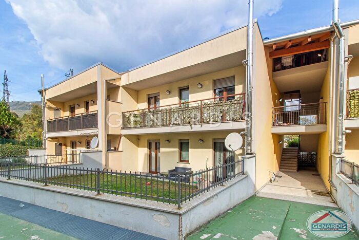 Appartamento trilocale in vendita in Cadegliano Viconago