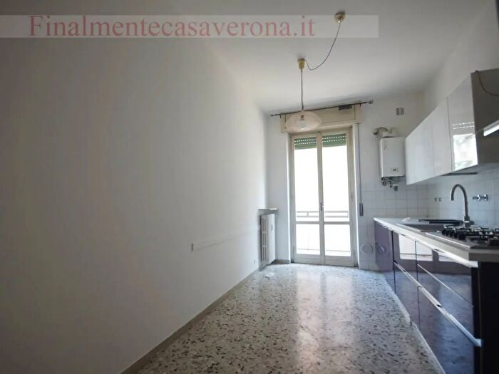 Appartamento con 5 locali in affitto in Via Corno dAquilio, Verona