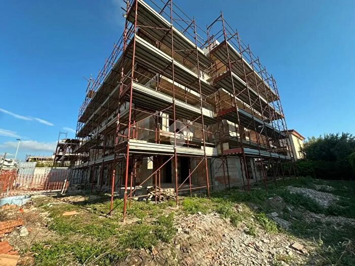 Casa quadrilocale in vendita in Via Castel Volturno, Mondragone