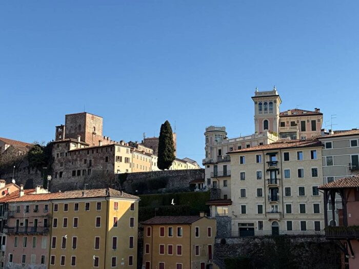Appartamento quadrilocale in affitto in Via Angarano, Centro, Bassano del Grappa