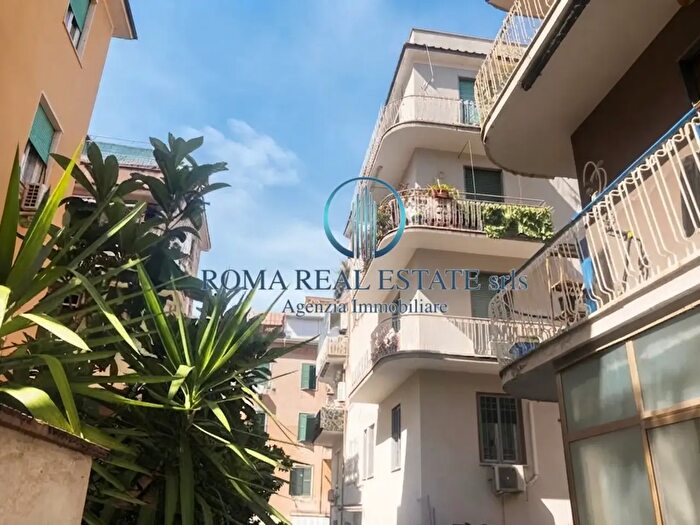 Appartamento trilocale in vendita in Via dei Platani, Roma