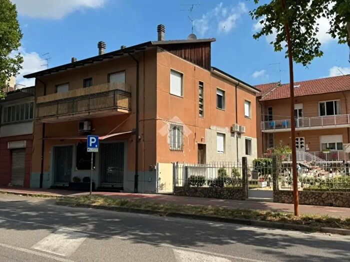 Casa trilocale in vendita in Viale Guglielmo Oberdan, Cesena