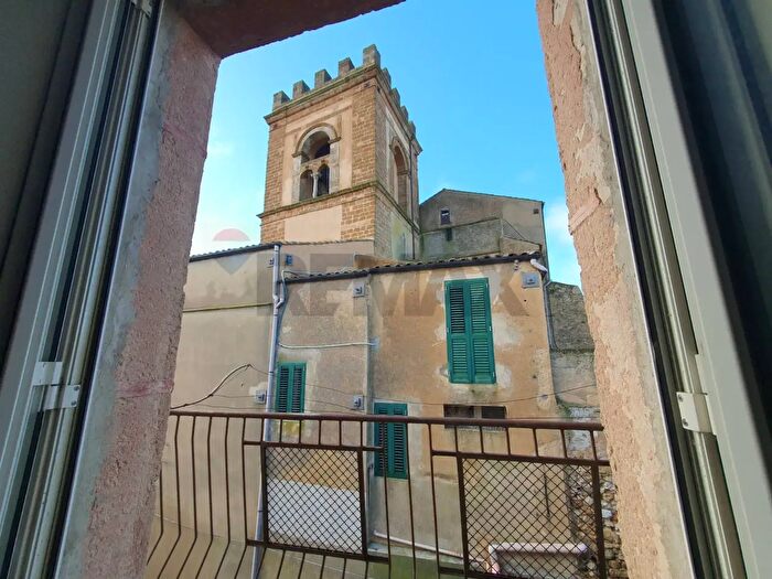 Casa trilocale in vendita in Largo San Giorgio, Caltagirone