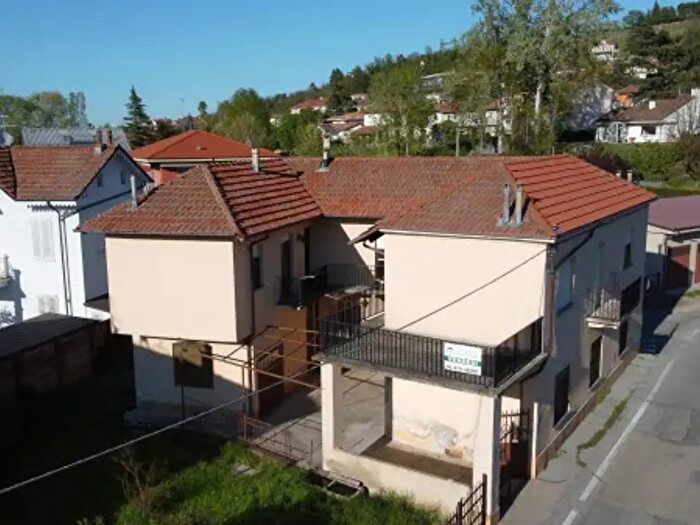 Casa con 6 locali in vendita in Via Aprile, Alba