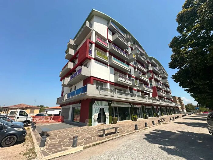 Appartamento con 5 locali in vendita in Via Francesco Petrarca Snc, Civita Castellana