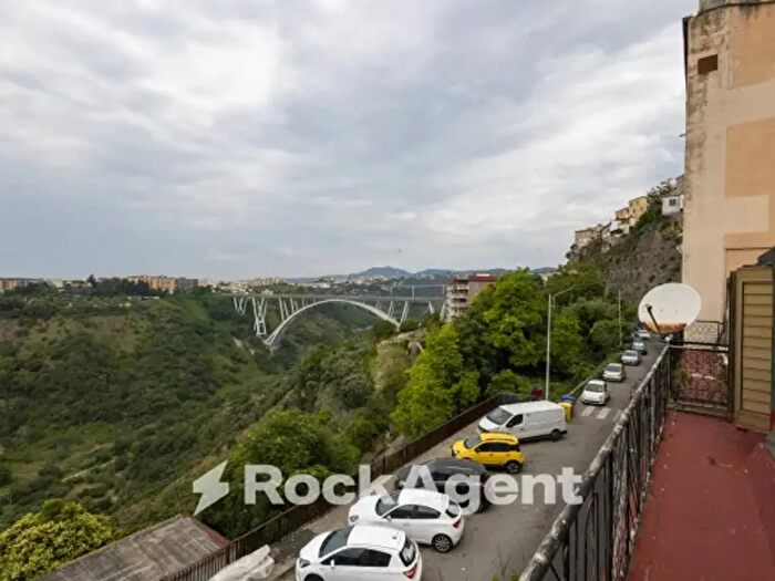 Appartamento con 5 locali in vendita in Via Carlo V, Catanzaro