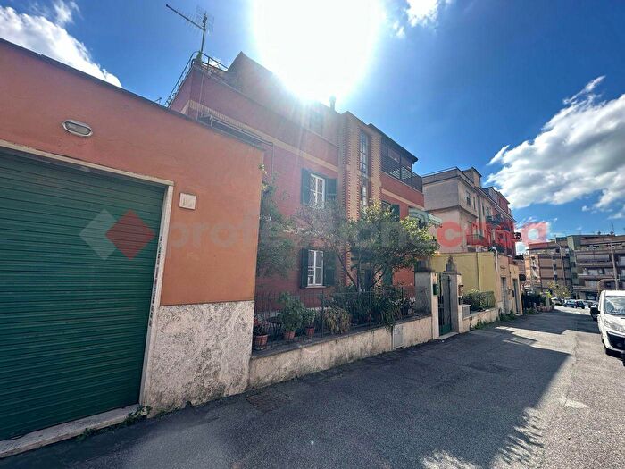 Appartamento bilocale in vendita in Via dei Castiglioni, Roma