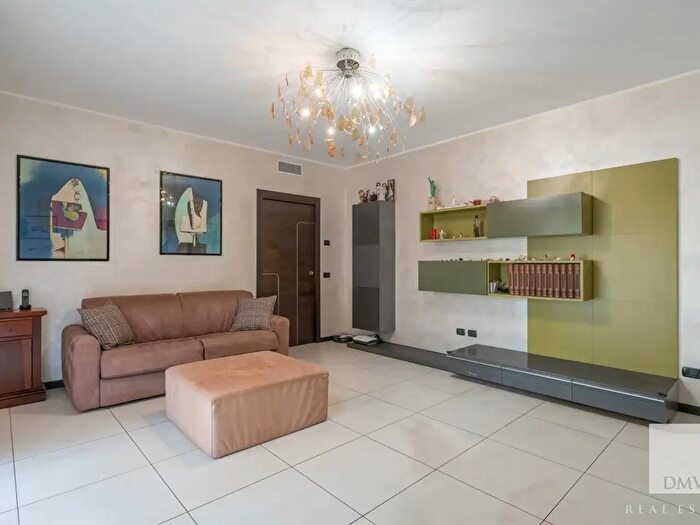 Appartamento quadrilocale in vendita in Corso Europa, Pessano Con Bornago