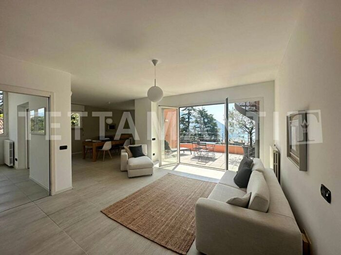 Appartamento trilocale in affitto in Via Vittorio Veneto, Cernobbio