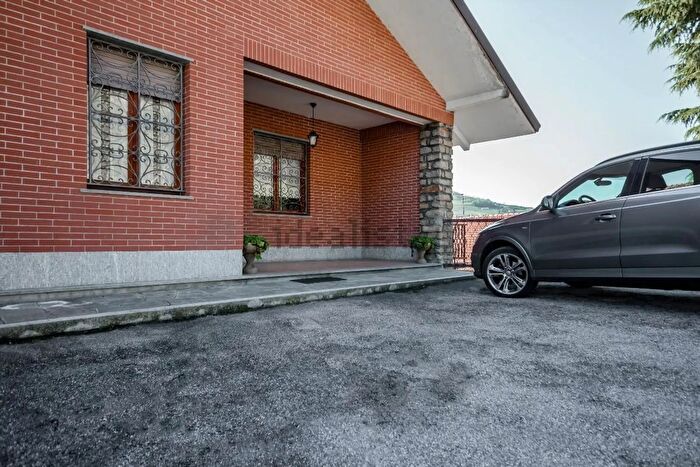 Appartamento con 6 locali in vendita in Santo Stefano Belbo