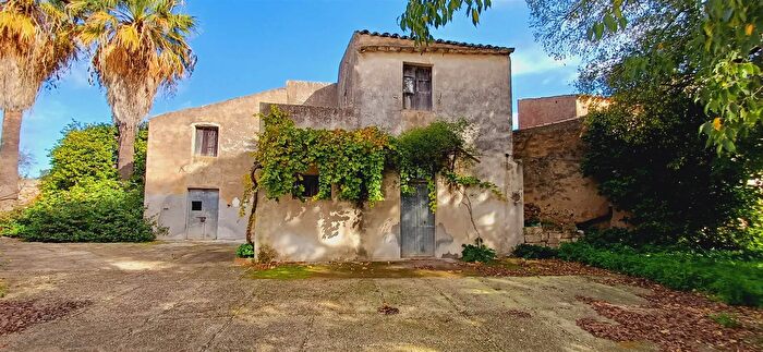 Casa con 11 locali in vendita in Contrada Scunchipane Oleastro dInveges Sciacca, Sciacca