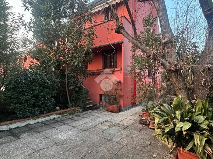 Casa quadrilocale in vendita in Via Friuli, Rho