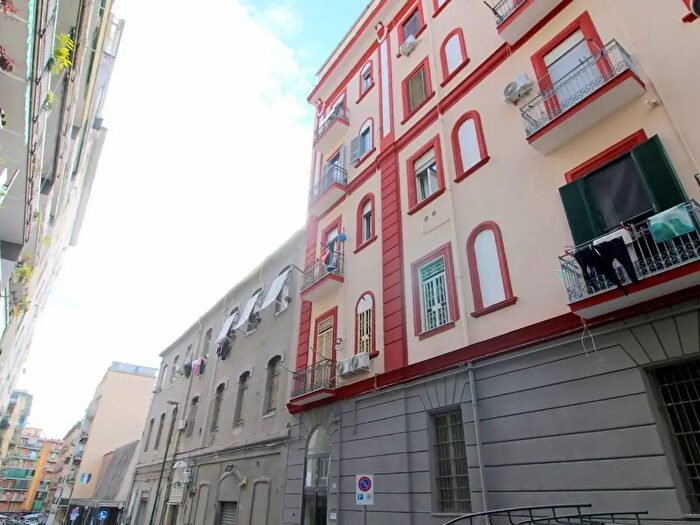 Appartamento trilocale in vendita in Via Scipione Rovito, Napoli