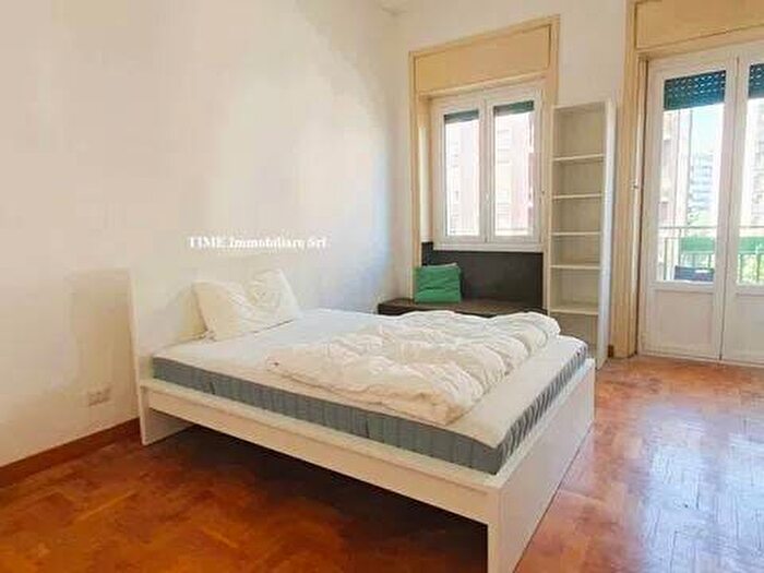 Appartamento con 5 locali in affitto in Viale Beatrice D'Este No Number, Quadronno Crocetta, Milano