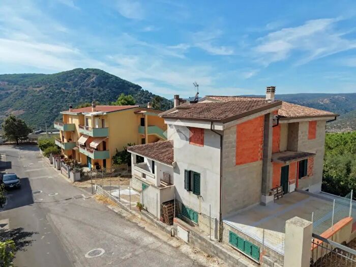 Appartamento trilocale in vendita in Via Gino Satta, Nuoro
