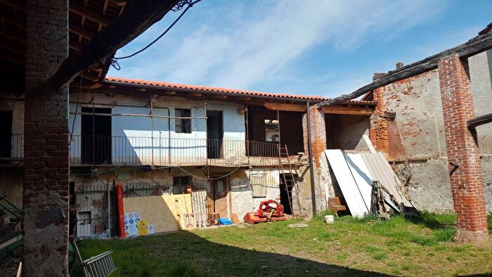 Casa con 6 locali in vendita in Montalenghe