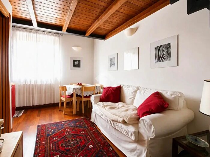 Casa monolocale in vendita in Via Camillo Cavour, Agrate Brianza