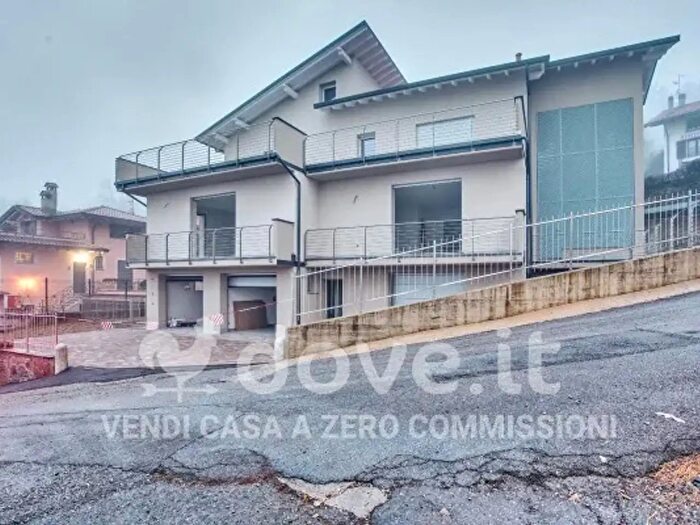 Appartamento bilocale in vendita in Via Aineè Snc, Cadegliano Viconago