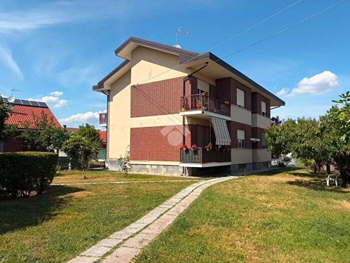 Casa con 12 locali in vendita in Bruino