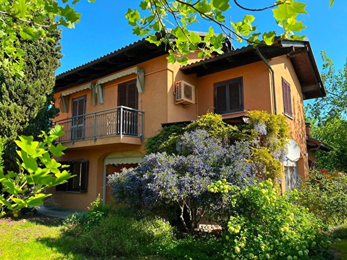 Casa con 7 locali in vendita in Via Borgo Cremera a Arignano, Arignano