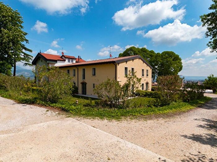 Appartamento bilocale in affitto in Via Aurora, Bussolengo