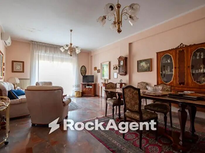 Appartamento con 5 locali in vendita in Via Vittorio Butera, Catanzaro