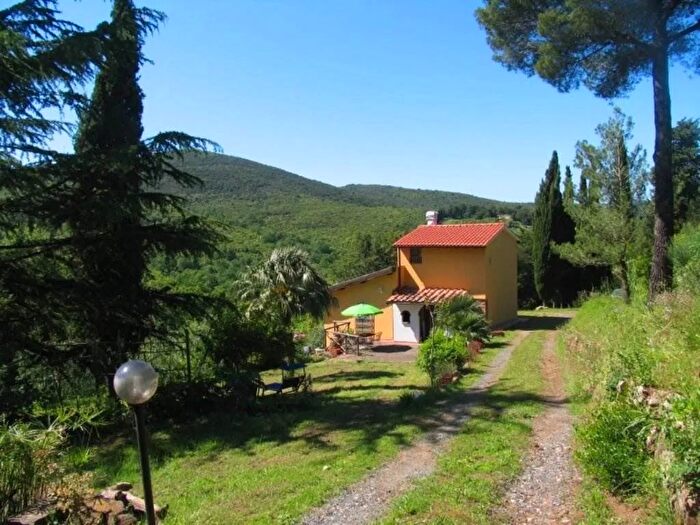 Casa trilocale in vendita in Rosignano Marittimo