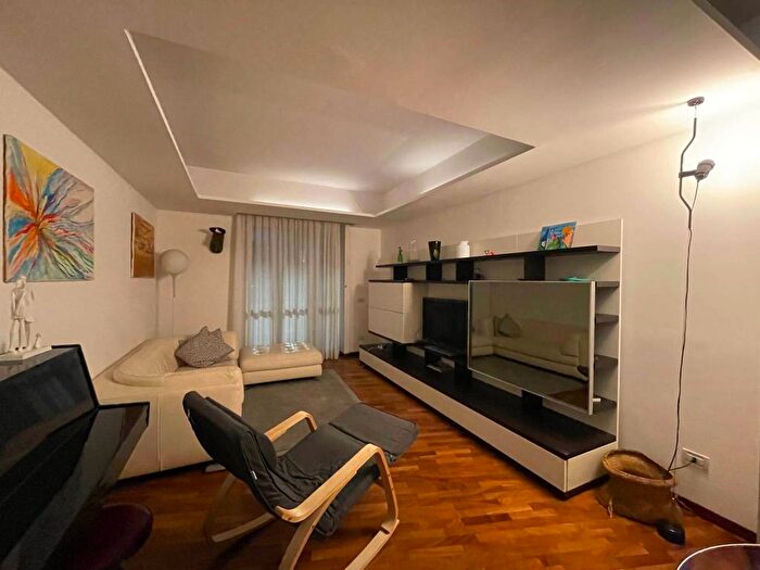 Appartamento trilocale in affitto in Piazza Napoli, Milano