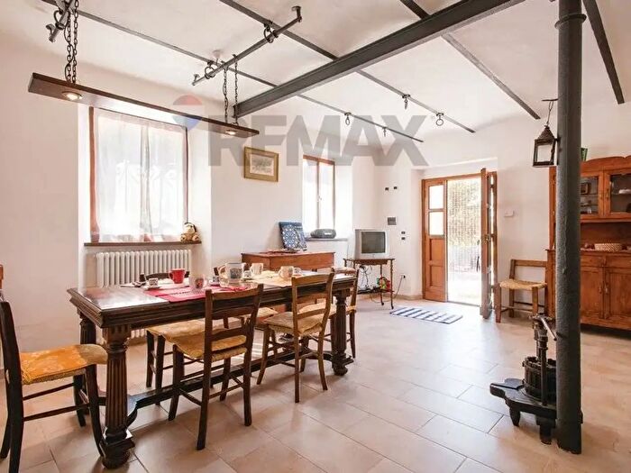 Casa trilocale in vendita in Pergola